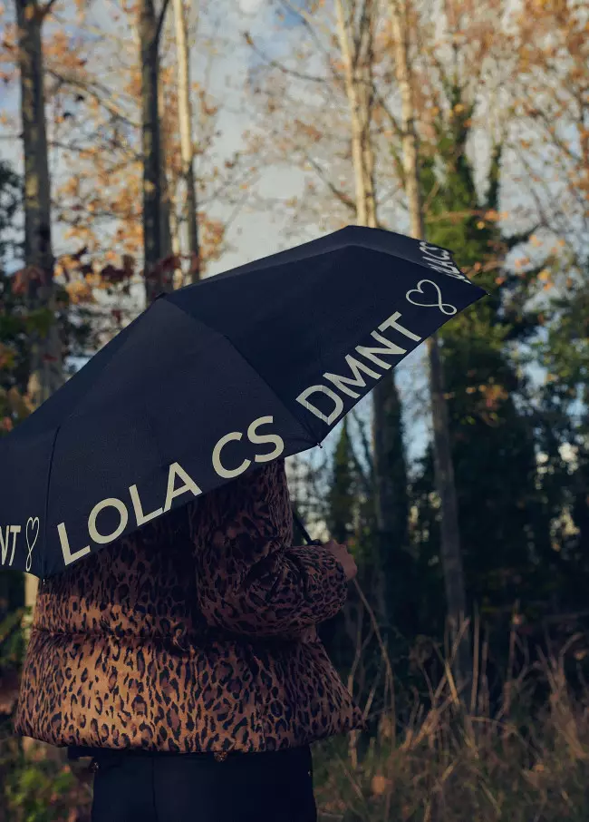 Paraguas de Lola Casademunt plegable logo