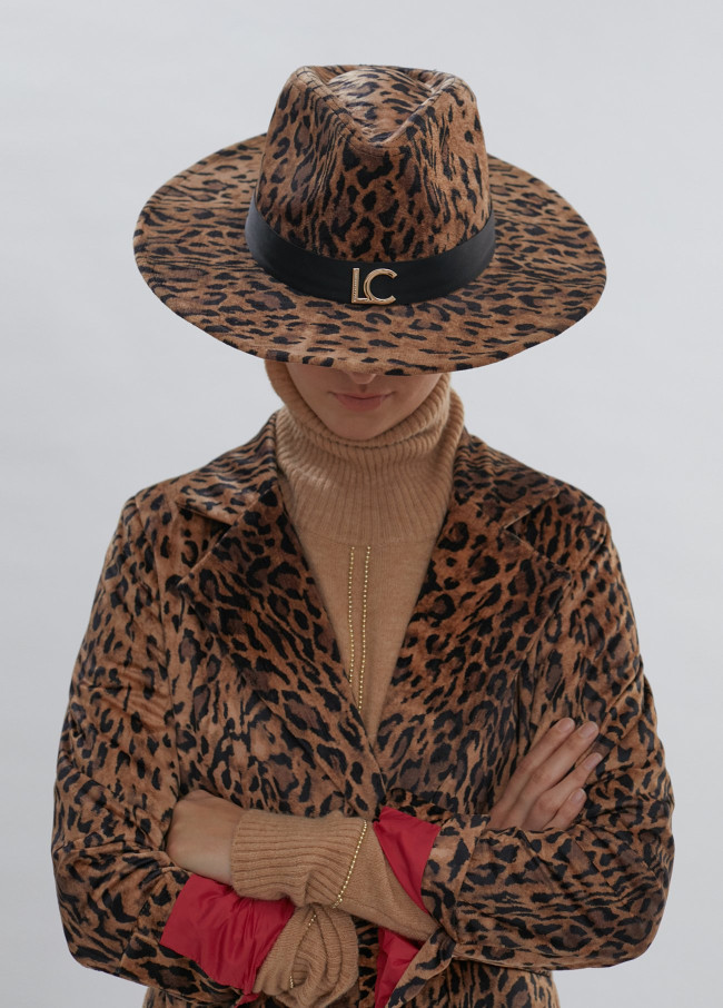 Sombrero de Lola Casademunt animal print