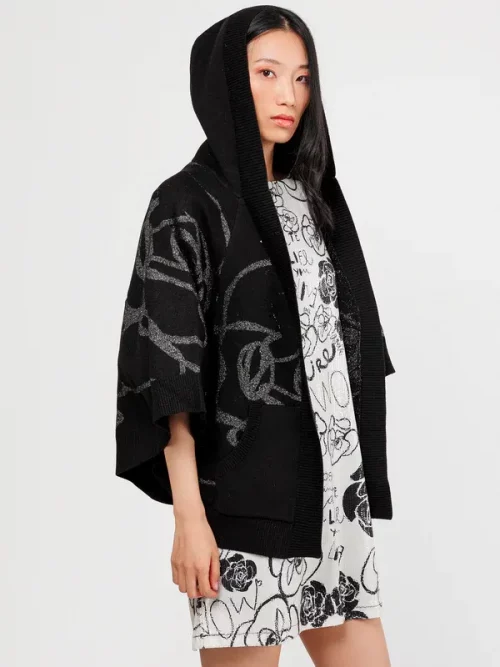 Chaqueta Anekke estilo poncho negra